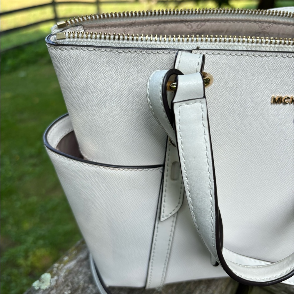 Michael Kors White Leather Handbag with Adjustable Removable Crossbody Strap - Picture 2 of 10